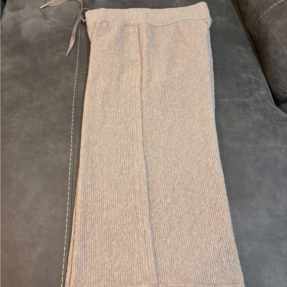 Lululemon Retreat Yourself Crop Heathered Soft Sand Size 6 - Picture 8 of 11